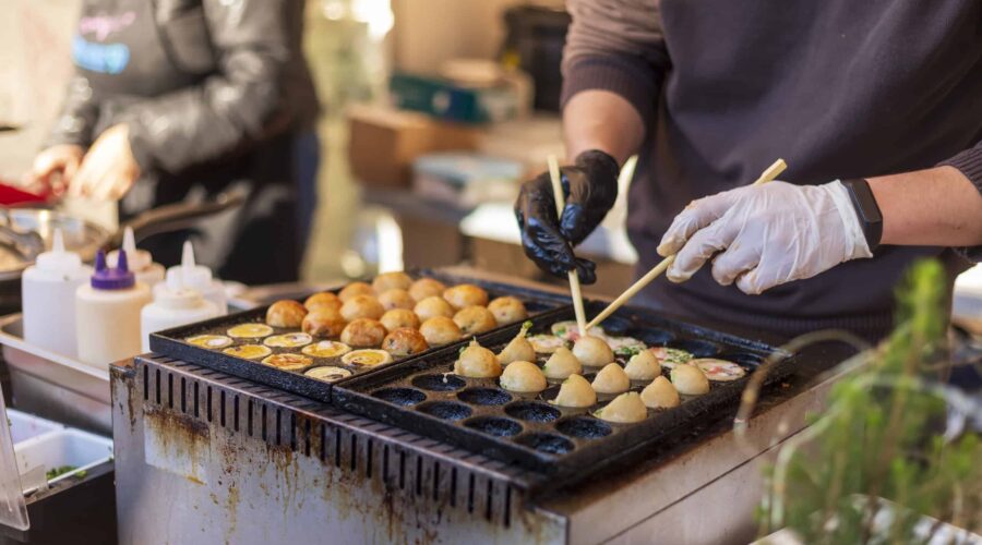 “Street Food in Japan: 10 Delicious Must-Try Eats You Shouldn’t Miss