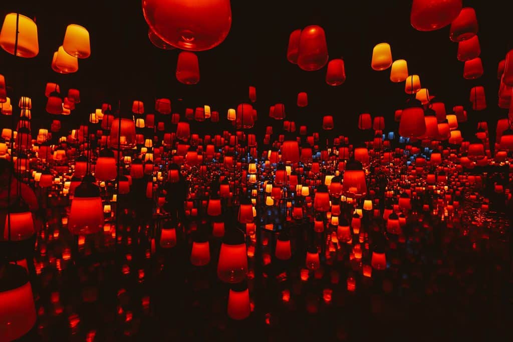 TeamLab Planets vs Borderless