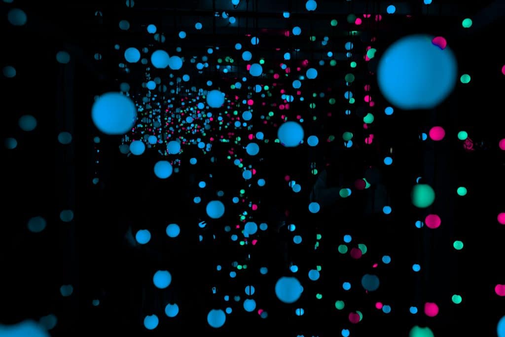 TeamLab Planets vs Borderless
