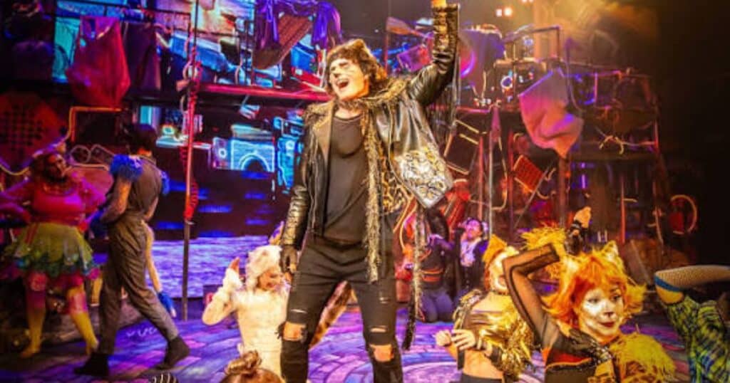 Stage Play Mage the Cat's Eye