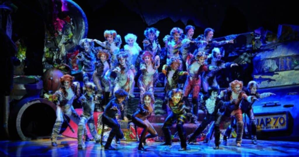 Stage Play Mage the Cat's Eye