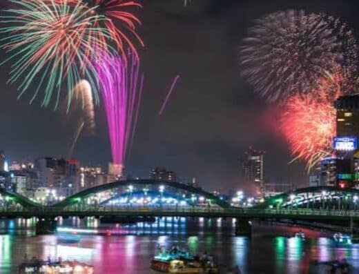 Akigawa River Basin Fireworks Festival