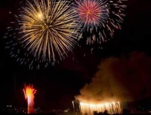Akigawa River Basin Fireworks Festival