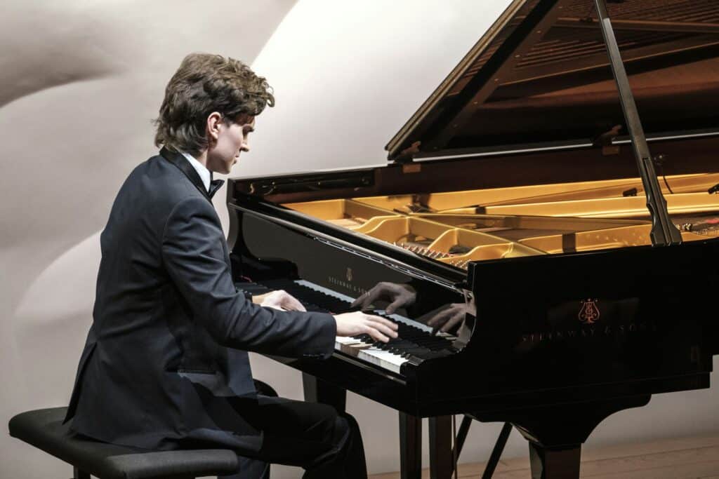 Daniel Kharitonov