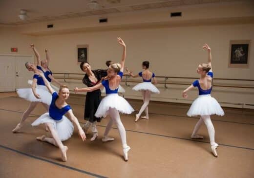 Omochabako Pa Paan Family Ballet